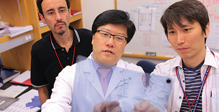 Augustine Choi with researchers