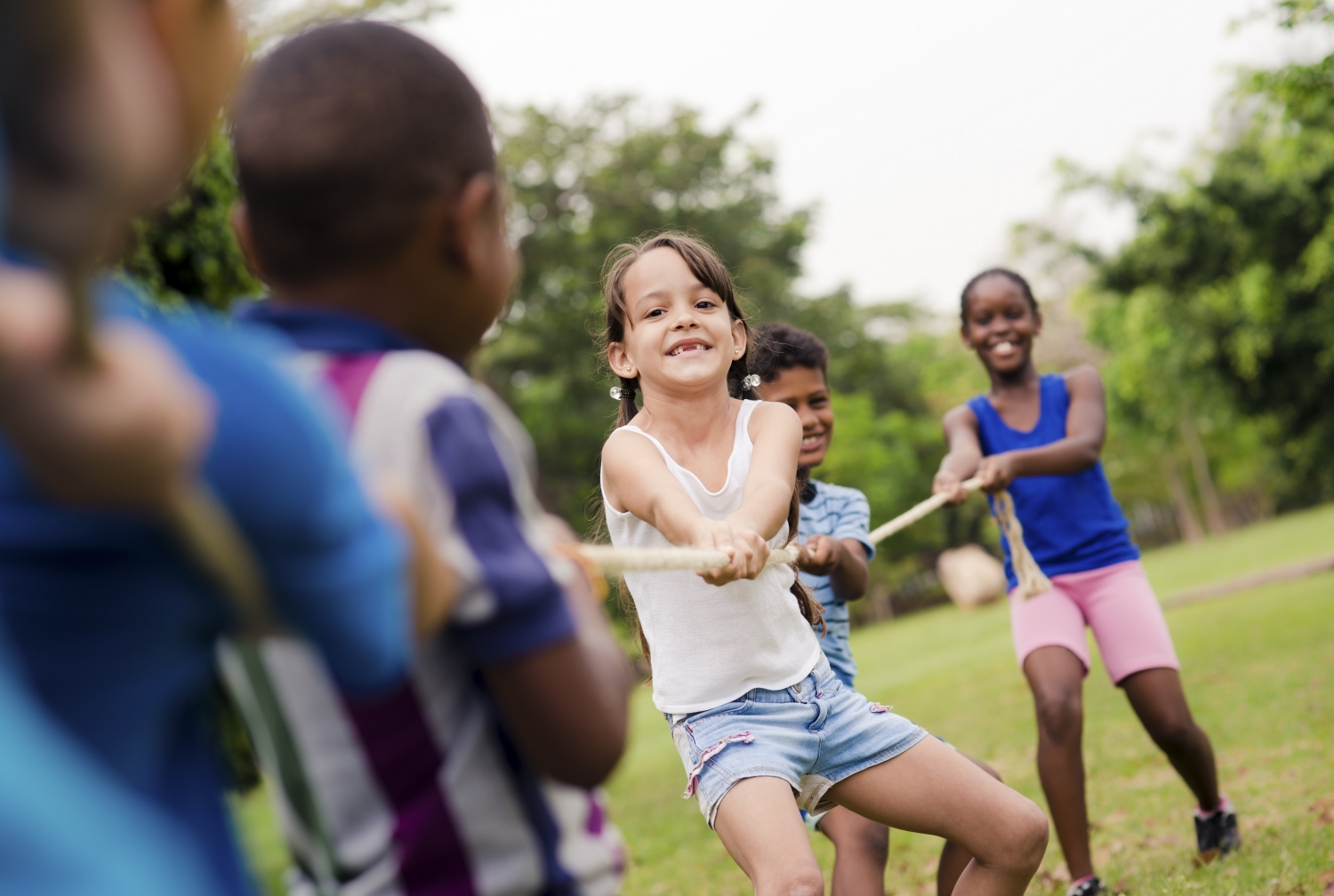 children playing tug of war