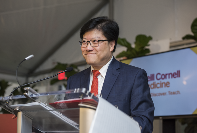 Dean Augustine M.K. Choi announcing Weill Cornell Medicine&#039;s new scholarship program 