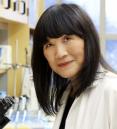 Selina Chen-Kiang in the lab